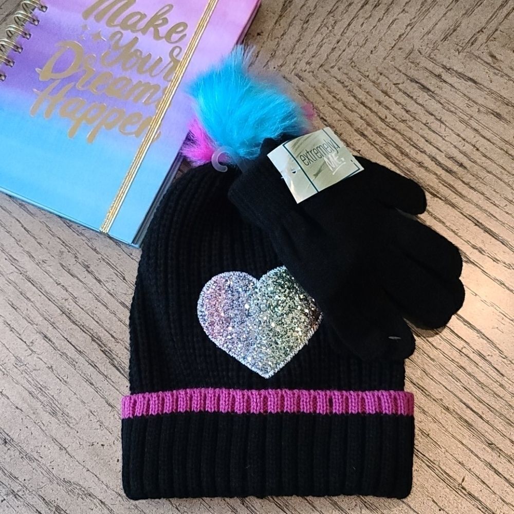 Girls heart beanie and glove set NWT 💜💖